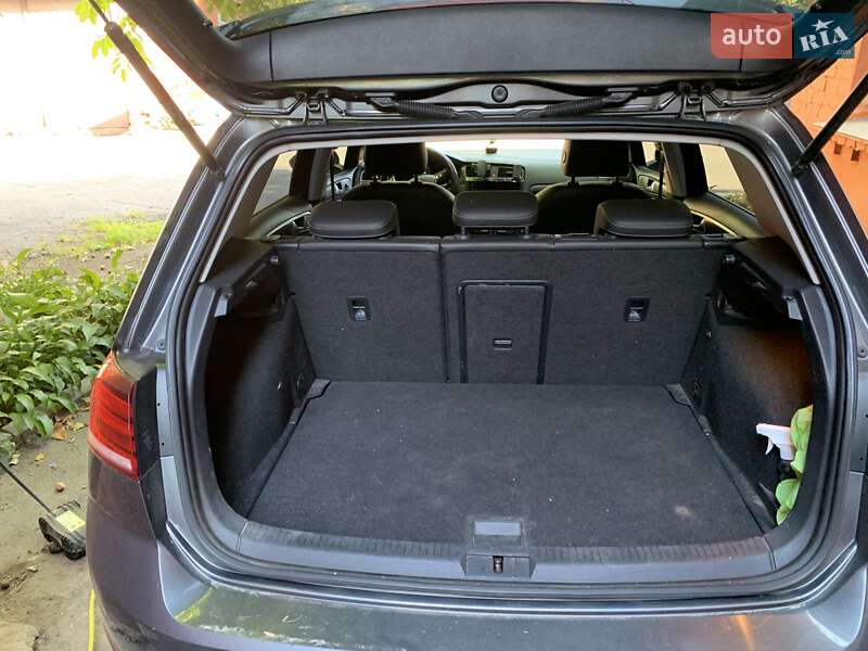 Хэтчбек Volkswagen e-Golf 2018 в Киеве