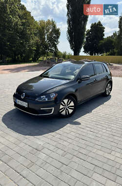 Хэтчбек Volkswagen e-Golf 2016 в Овруче