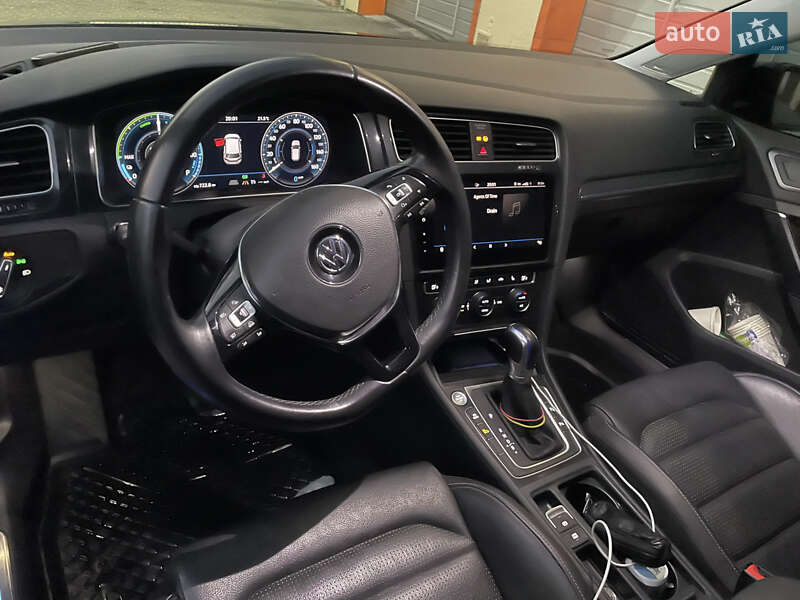 Хетчбек Volkswagen e-Golf 2018 в Ірпені