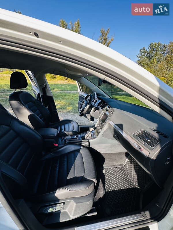 Хетчбек Volkswagen e-Golf 2015 в Чернівцях