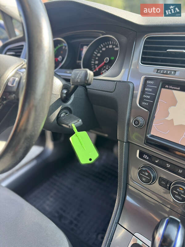 Хетчбек Volkswagen e-Golf 2015 в Рівному