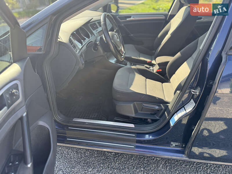 Хетчбек Volkswagen e-Golf 2015 в Рівному