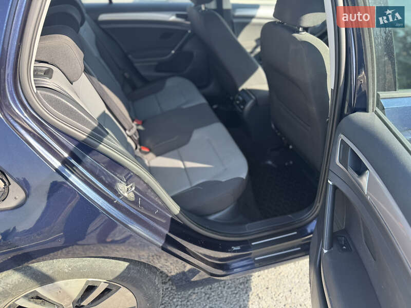 Хетчбек Volkswagen e-Golf 2015 в Рівному