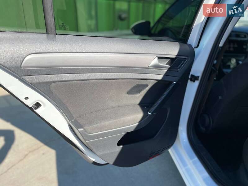 Хетчбек Volkswagen e-Golf 2020 в Києві