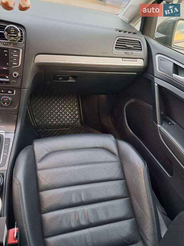 Хэтчбек Volkswagen e-Golf 2015 в Луцке фото 4 Хэтчбек Volkswagen e-Golf 2015 в Луцке