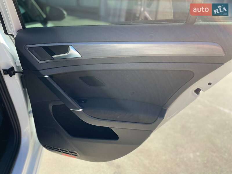 Хетчбек Volkswagen e-Golf 2020 в Києві