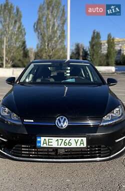 Хетчбек Volkswagen e-Golf 2015 в Дніпрі