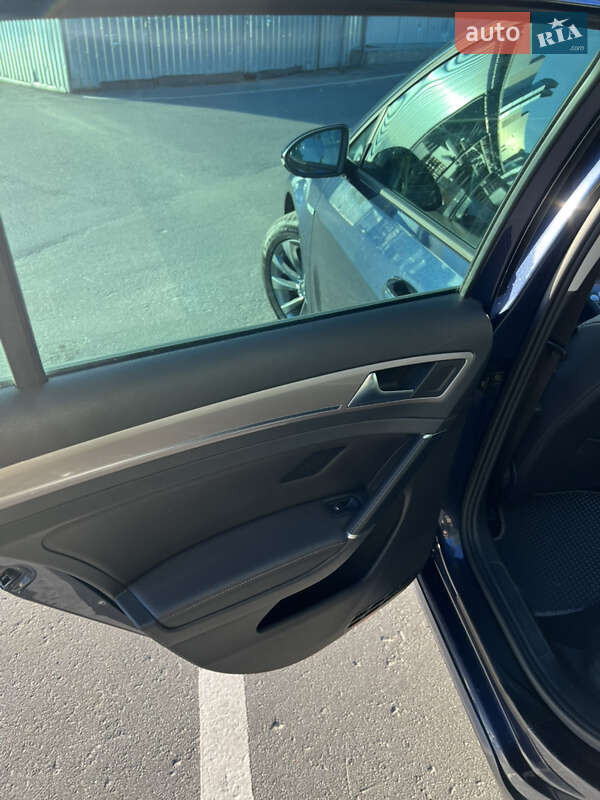 Хэтчбек Volkswagen e-Golf 2014 в Виннице