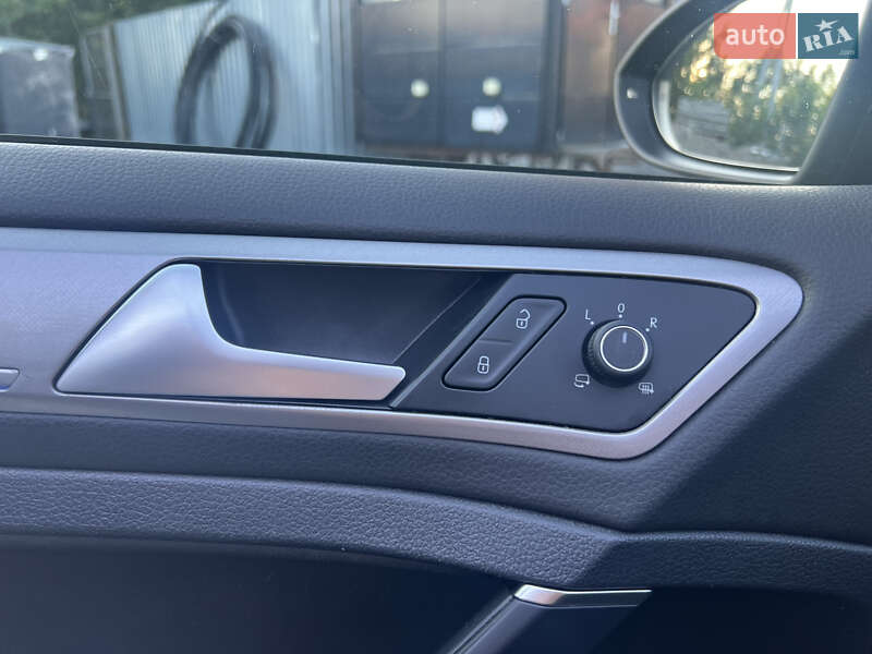 Хэтчбек Volkswagen e-Golf 2014 в Виннице