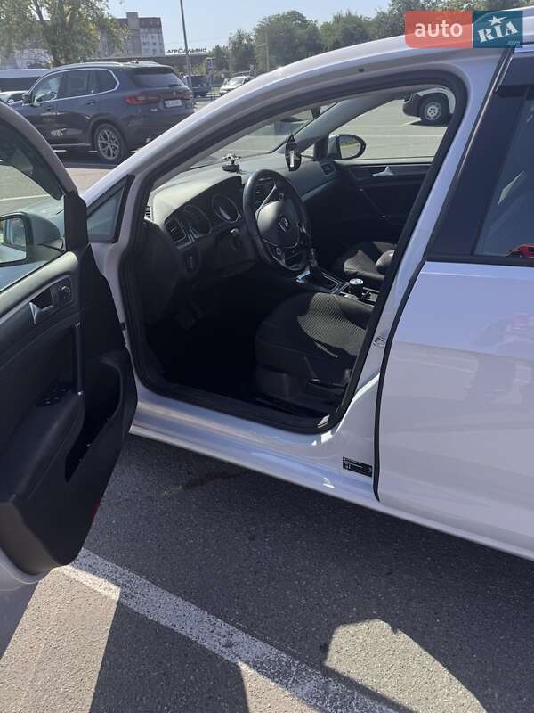 Хэтчбек Volkswagen e-Golf 2018 в Днепре фото 9 Хэтчбек Volkswagen e-Golf 2018 в Днепре