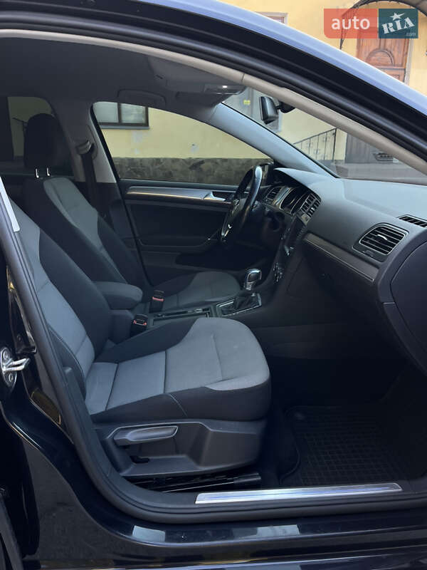 Хетчбек Volkswagen e-Golf 2014 в Краснограді