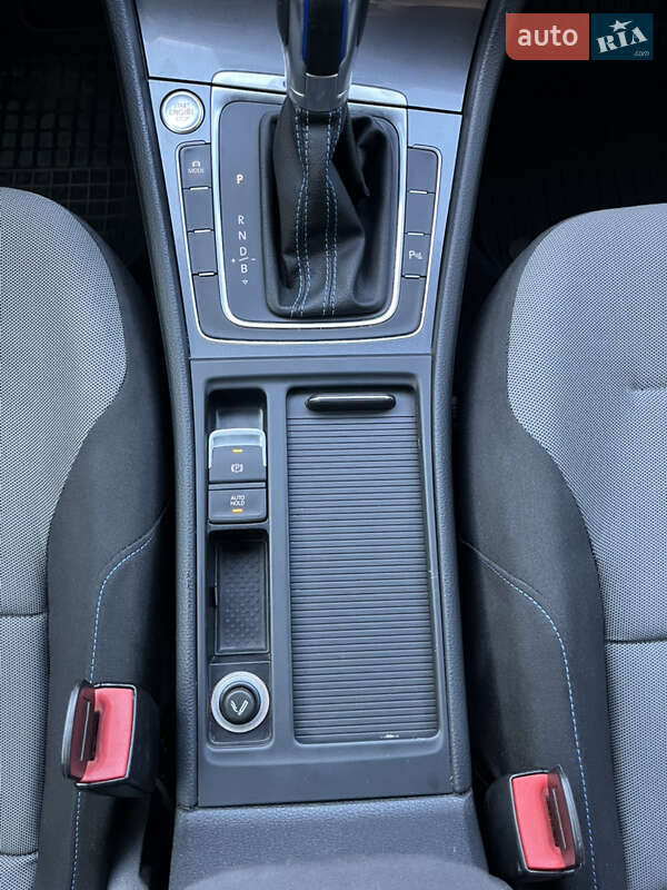 Хетчбек Volkswagen e-Golf 2014 в Краснограді