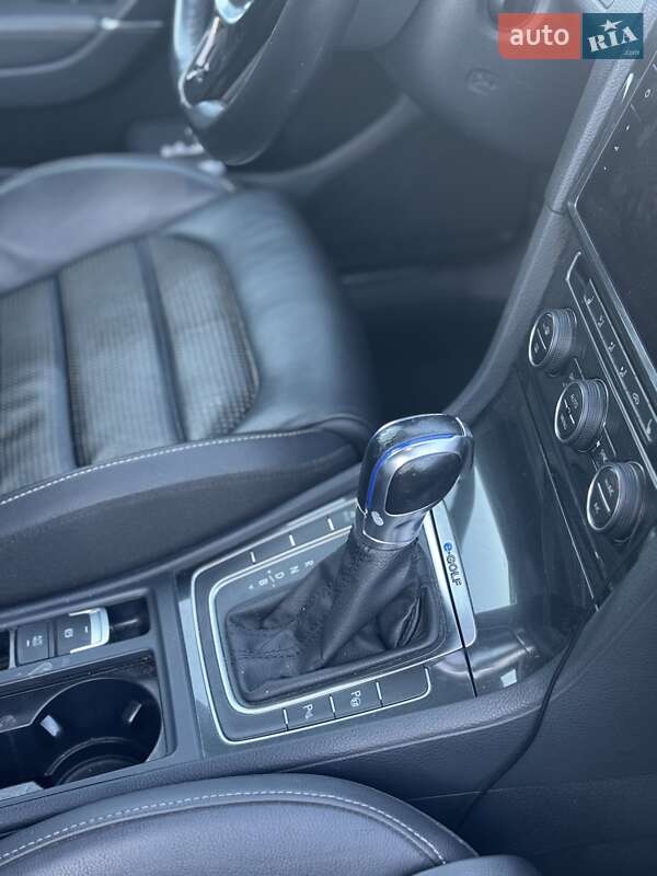 Хетчбек Volkswagen e-Golf 2018 в Києві фото 21 Хетчбек Volkswagen e-Golf 2018 в Києві