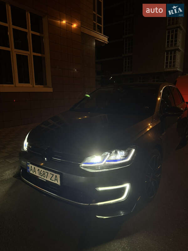 Хетчбек Volkswagen e-Golf 2018 в Києві фото 25 Хетчбек Volkswagen e-Golf 2018 в Києві