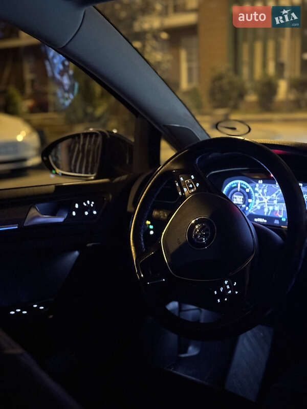 Хетчбек Volkswagen e-Golf 2018 в Києві фото 26 Хетчбек Volkswagen e-Golf 2018 в Києві