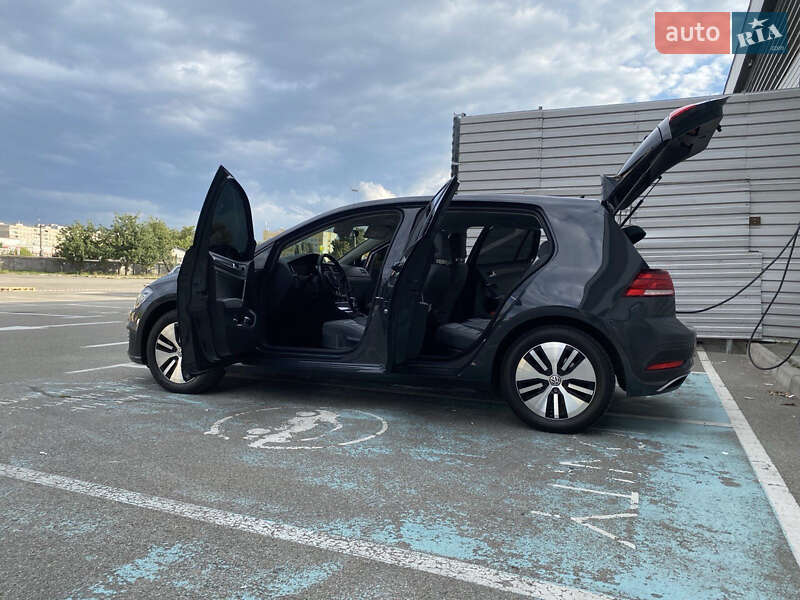 Хэтчбек Volkswagen e-Golf 2018 в Киеве