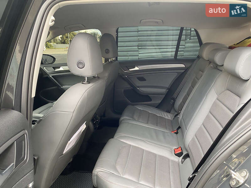 Хэтчбек Volkswagen e-Golf 2018 в Киеве