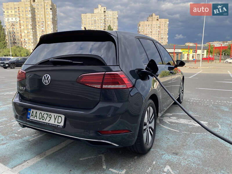 Хэтчбек Volkswagen e-Golf 2018 в Киеве