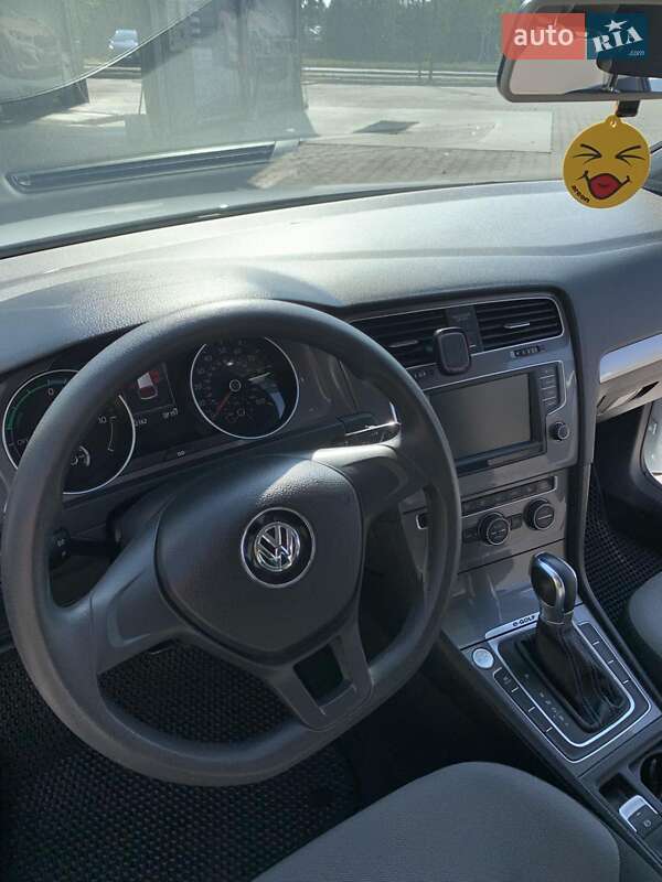 Хетчбек Volkswagen e-Golf 2016 в Умані