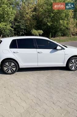 Хетчбек Volkswagen e-Golf 2016 в Умані