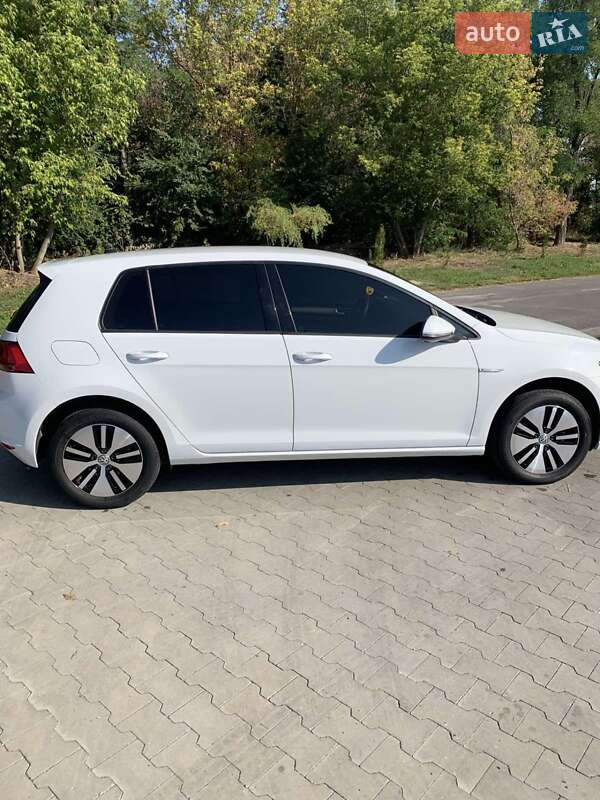 Хетчбек Volkswagen e-Golf 2016 в Умані