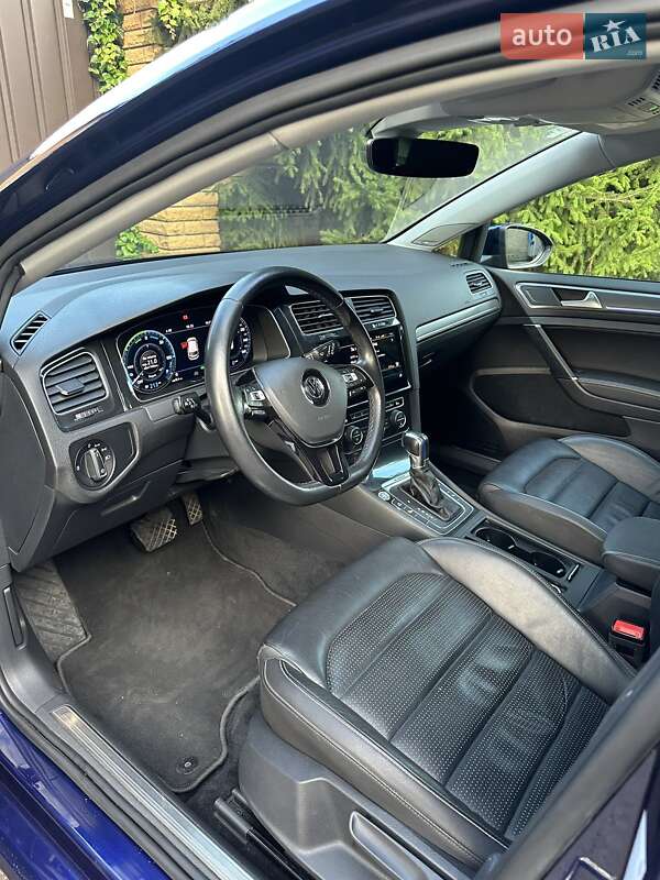Хэтчбек Volkswagen e-Golf 2018 в Киеве фото 16 Хэтчбек Volkswagen e-Golf 2018 в Киеве
