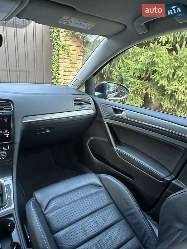 Хэтчбек Volkswagen e-Golf 2018 в Киеве фото 22 Хэтчбек Volkswagen e-Golf 2018 в Киеве