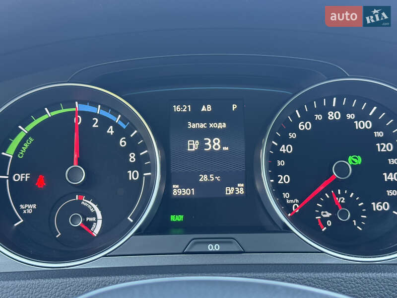 Хэтчбек Volkswagen e-Golf 2015 в Каменец-Подольском