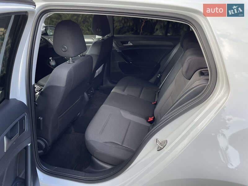 Хетчбек Volkswagen e-Golf 2020 в Павлограді