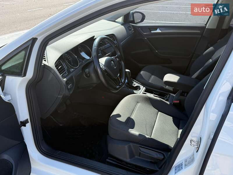 Хетчбек Volkswagen e-Golf 2019 в Києві