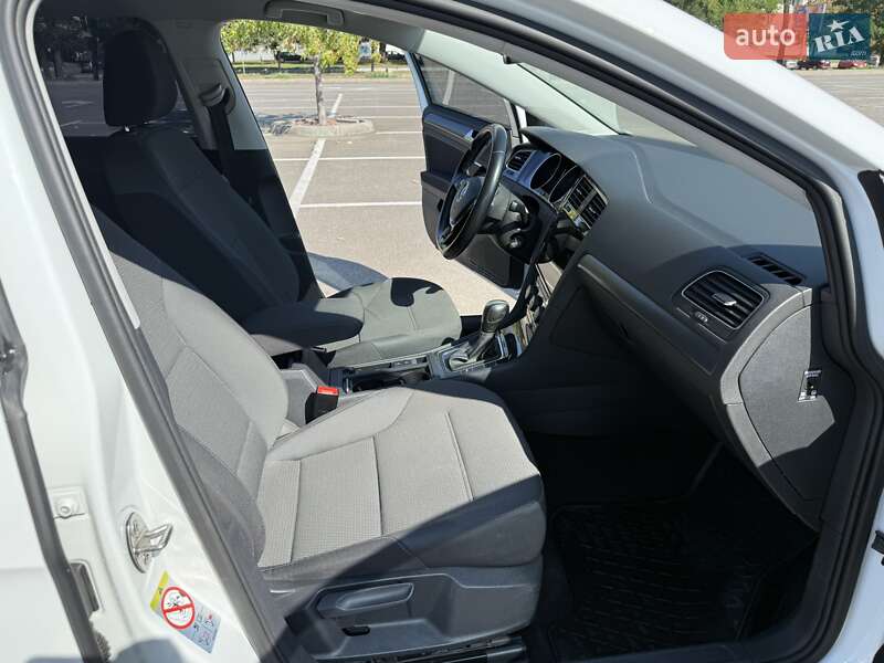 Хетчбек Volkswagen e-Golf 2019 в Києві