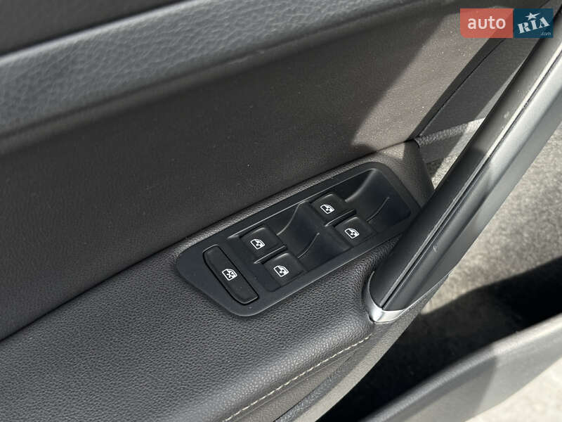 Хетчбек Volkswagen e-Golf 2019 в Самборі