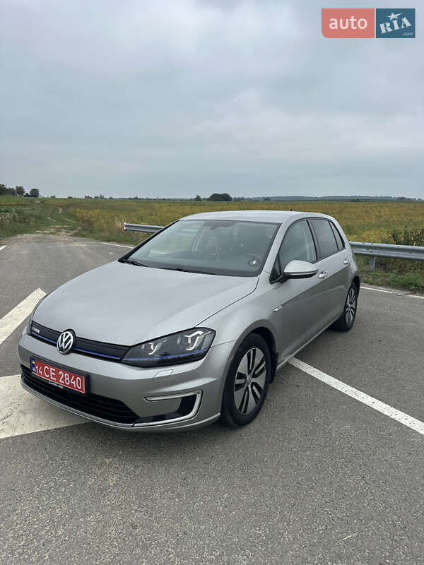 Хетчбек Volkswagen e-Golf 2016 в Городку