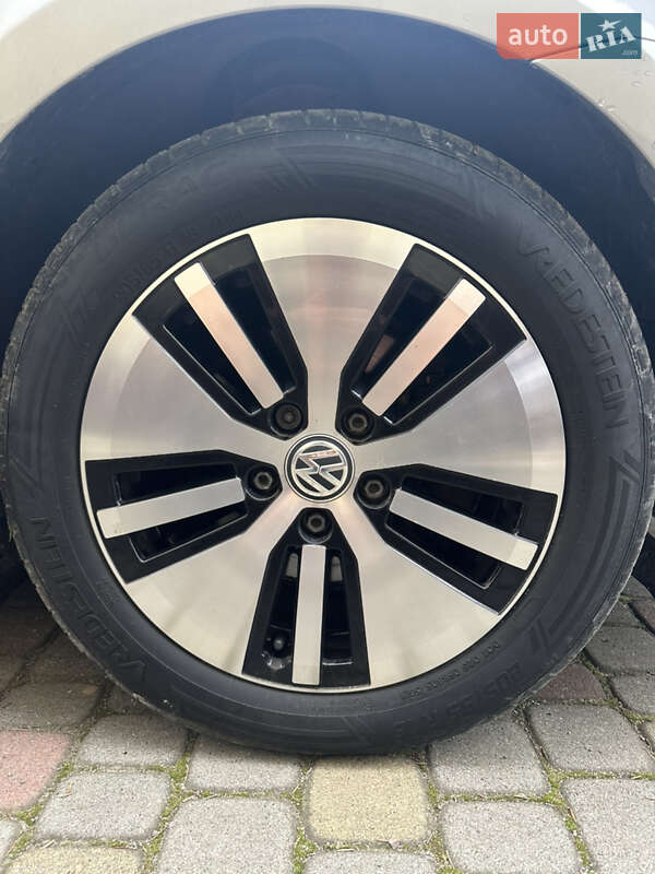 Хетчбек Volkswagen e-Golf 2016 в Городку