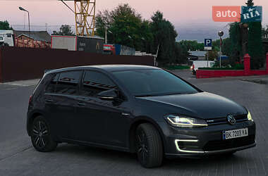 Хэтчбек Volkswagen e-Golf 2019 в 