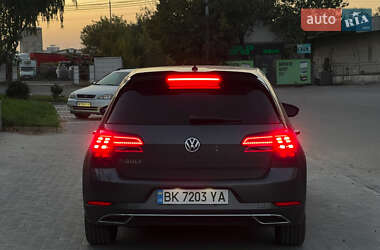 Хэтчбек Volkswagen e-Golf 2019 в 