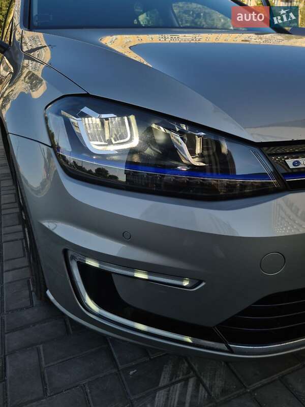Хэтчбек Volkswagen e-Golf 2015 в Днепре