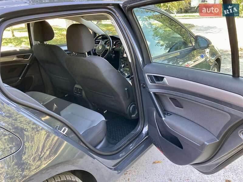 Хэтчбек Volkswagen e-Golf 2015 в Тернополе