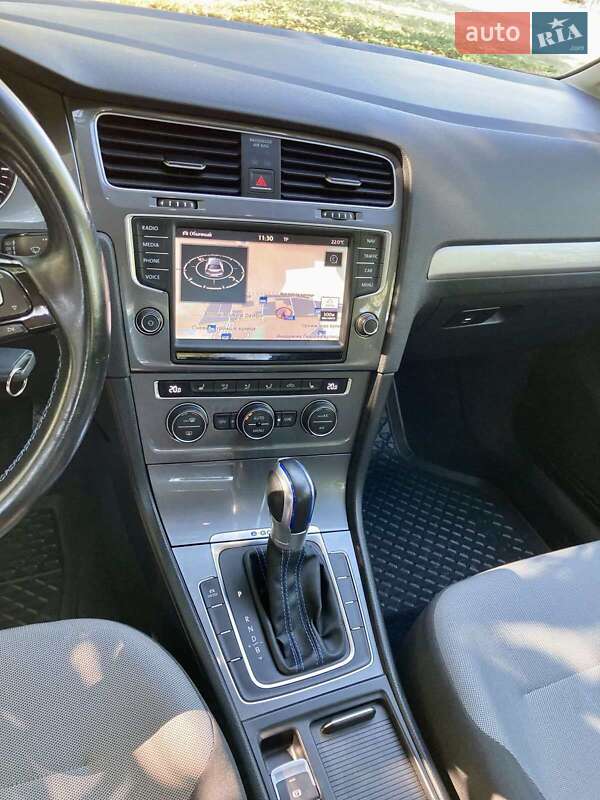 Хэтчбек Volkswagen e-Golf 2015 в Тернополе