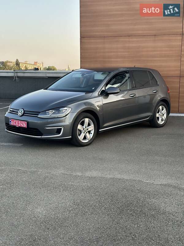 Хэтчбек Volkswagen e-Golf 2018 в Киеве