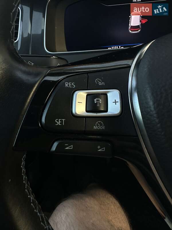 Хэтчбек Volkswagen e-Golf 2018 в Киеве