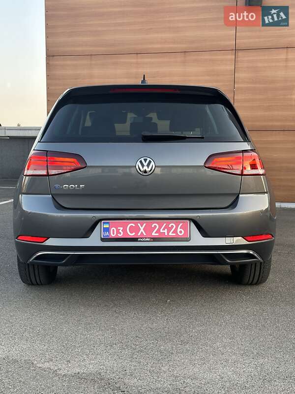 Хэтчбек Volkswagen e-Golf 2018 в Киеве