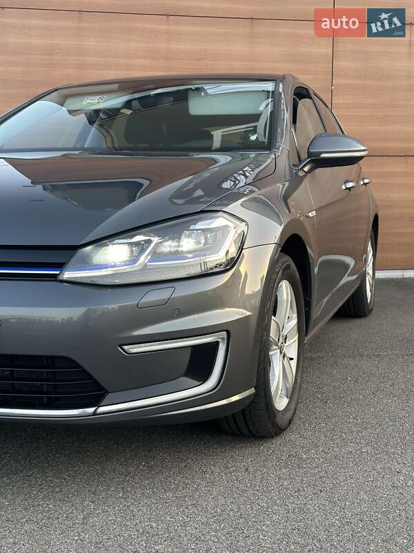 Хэтчбек Volkswagen e-Golf 2018 в Киеве