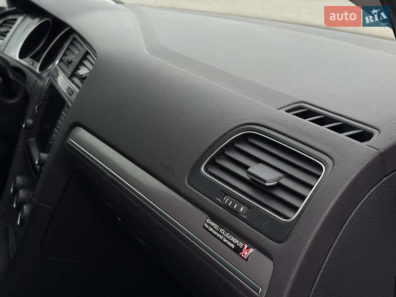 Хетчбек Volkswagen e-Golf 2014 в Луцьку фото 25 Хетчбек Volkswagen e-Golf 2014 в Луцьку