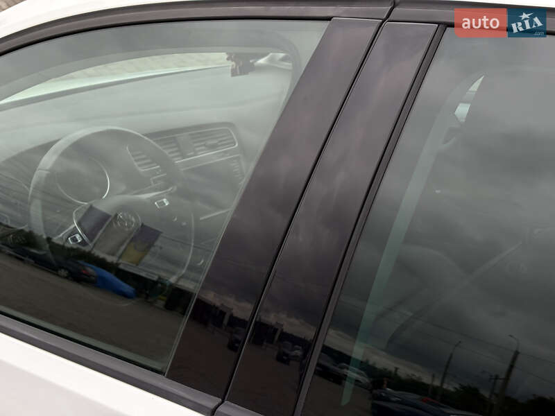 Хетчбек Volkswagen e-Golf 2014 в Луцьку фото 29 Хетчбек Volkswagen e-Golf 2014 в Луцьку