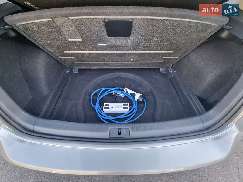 Хетчбек Volkswagen e-Golf 2016 в Харкові