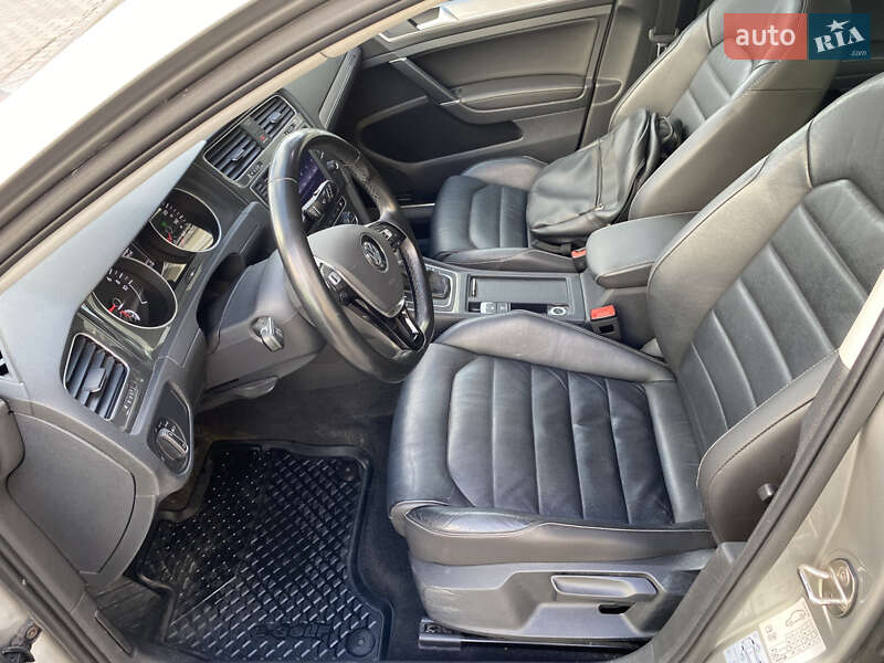 Хетчбек Volkswagen e-Golf 2016 в Чернівцях