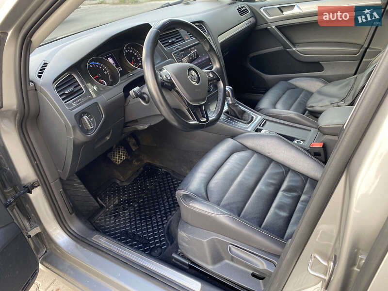 Хетчбек Volkswagen e-Golf 2016 в Чернівцях