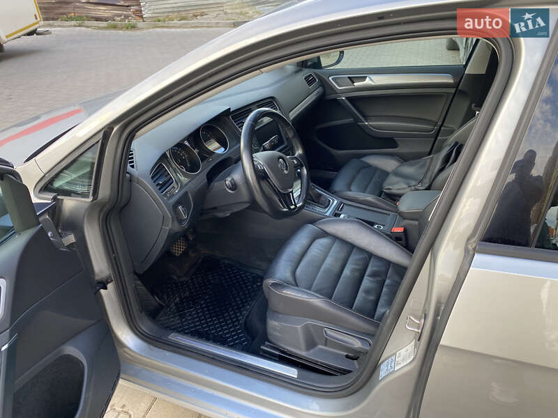 Хетчбек Volkswagen e-Golf 2016 в Чернівцях