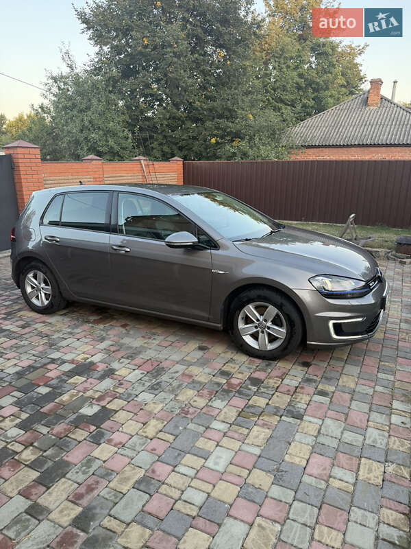 Хетчбек Volkswagen e-Golf 2015 в Полтаві